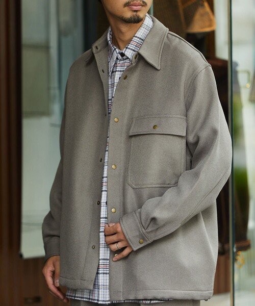 ベージュの長袖シャツ neith TOPS – neith.onlinestore