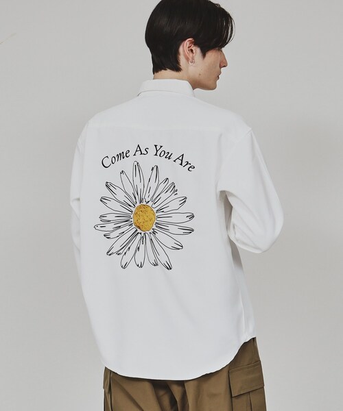 tk.[TAKEO KIKUCHIコラボ] 3点+総刺繍シャツ新品。定価3万以上 tk.TAKEO KIKUCHI（ティーケータケオキクチ） シャツ デイジー刺繍