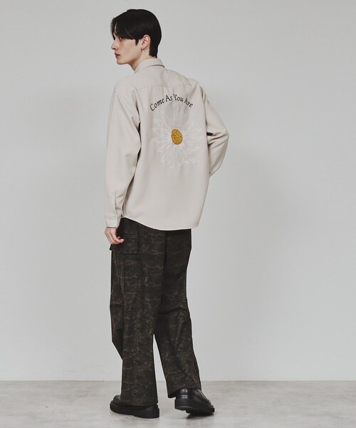 tk.[TAKEO KIKUCHIコラボ] 3点+総刺繍シャツ新品。定価3万以上 tk.TAKEO KIKUCHI（ティーケータケオキクチ） シャツ デイジー刺繍