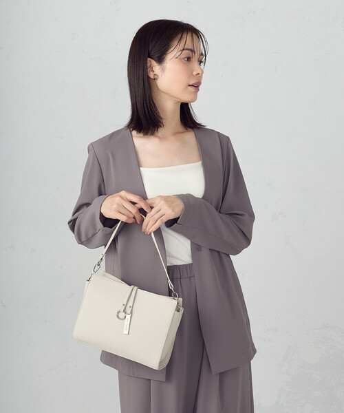COMME CA ISM（コムサイズム） ショルダーバッグ バッグ ロゴプレート 