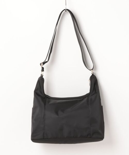 美品　マリークワント　デイジードロストポケット ショルダーバッグ　黒　マリクワ MARY QUANT（マリークヮント） ショルダーバッグ バッグ マリー