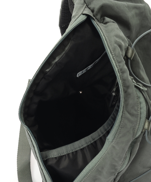 C.P. COMPANY（シーピーカンパニー） ショルダーバッグ NYLON B LENS