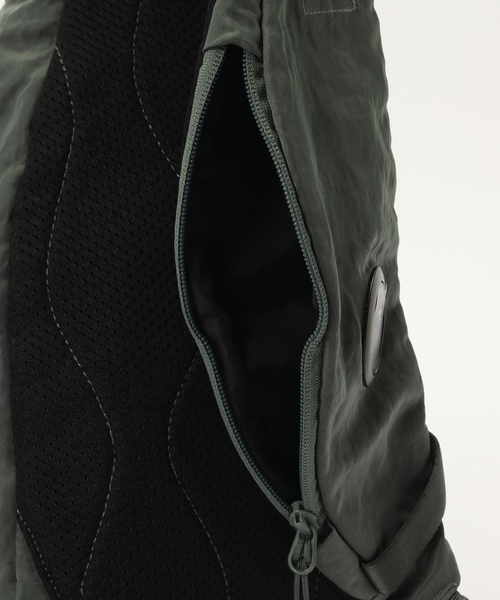 C.P. COMPANY（シーピーカンパニー） ショルダーバッグ NYLON B LENS