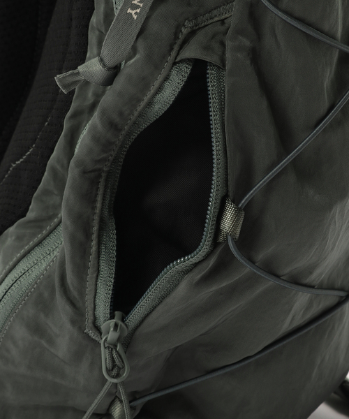 C.P. COMPANY（シーピーカンパニー） ショルダーバッグ NYLON B LENS