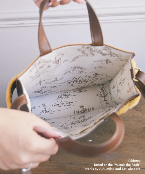 バッグ Winnie the pooh WondaPop Designer Series Winnie the Pooh & Friends Crossbody