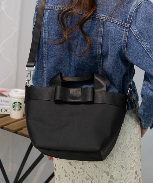 Urban Outfitters☆ エレガントリボン・ショルダーバッグ Urban Outfitters☆ エレガントリボン・ショルダーバッグ