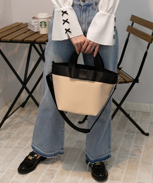 Urban Outfitters☆ エレガントリボン・ショルダーバッグ Urban Outfitters☆ エレガントリボン・ショルダーバッグ