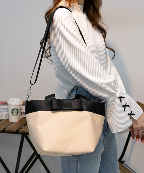 Urban Outfitters☆ エレガントリボン・ショルダーバッグ Urban Outfitters☆ エレガントリボン・ショルダーバッグ
