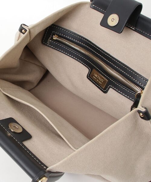 【人気美品】IACUCCI イアクッチ ベージュハンドバッグ ロゴボストンバッグ IACUCCI（イアクッチ） ハンドバッグ - ベージュ レディース