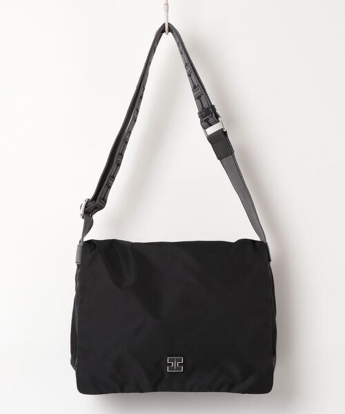 IACUCCI イアクッチ　アーゴ　 ショルダーバッグ ブラック IACUCCI（イアクッチ） アーゴ ミディアム ショルダーバッグ