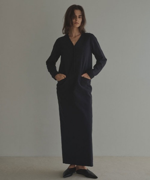 ETRE TOKYO（エトレトウキョウ） ワンピース VネックIラインロング