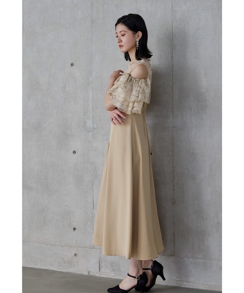 niana（ニアナ） ドレス オフショルフリルフラワー刺繍ドレス