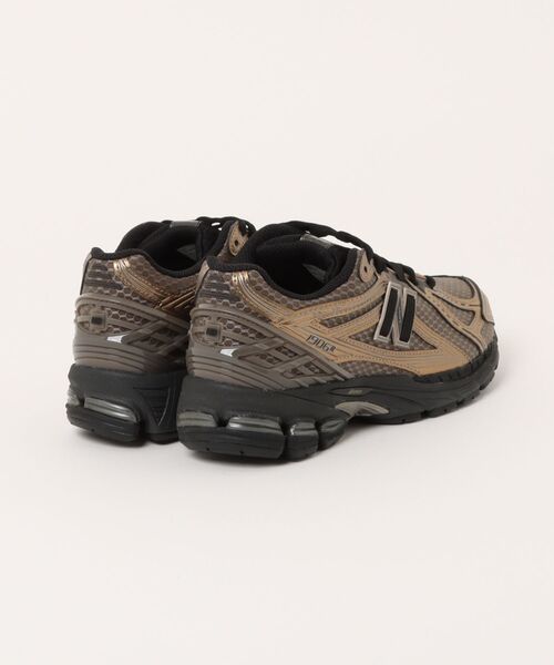 「New Balance」 ローカットスニーカー 24.0cm ゴールド メンズの画像