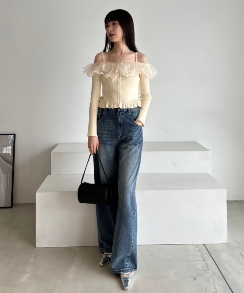 専用♡新品定価6万円タグ付き イタリア製 ラッフルフリル白ニットアウター 専用♡新品定価6万円タグ付き イタリア製 ラッフルフリル白