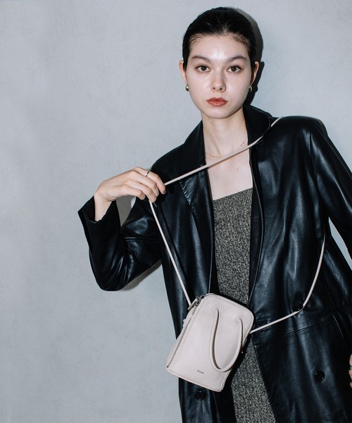 新品✨　BEAURE カウレザー　ショルダーバッグ 本革 定価¥13,200 Beau're ショルダーバッグ バッグ BEAURE カウレザー ブガッティ