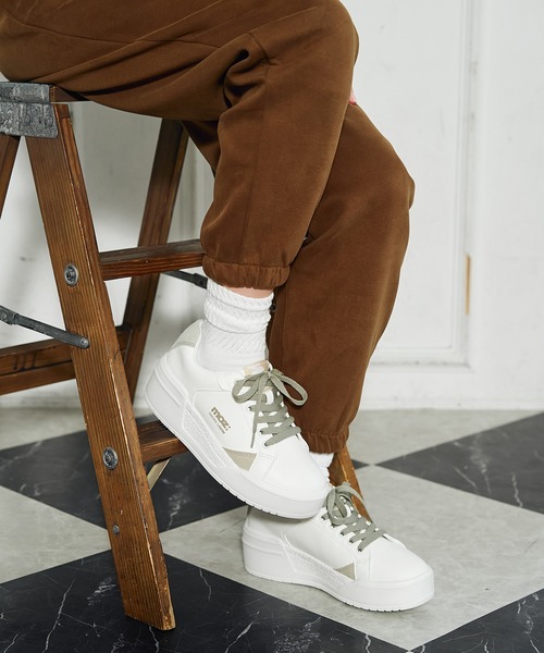 モミー moz（モズ） スニーカー フェイクレザー厚底コートスニーカー