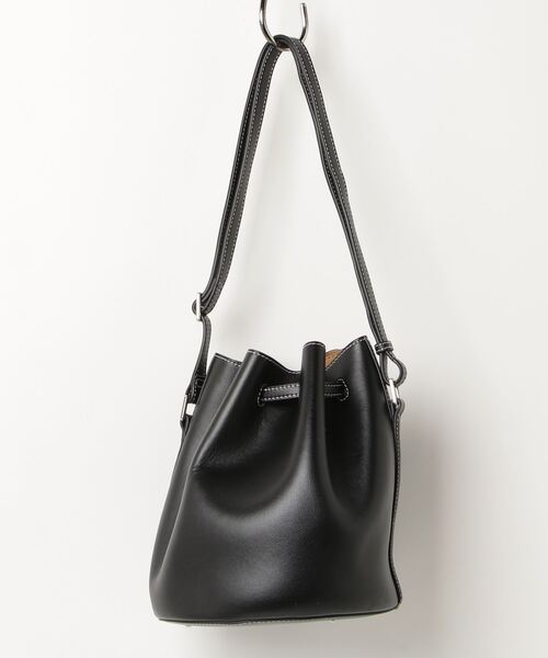 VASIC ショルダーバッグ　ブラック VASIC（ヴァジック） ショルダーバッグ - ブラック レディース