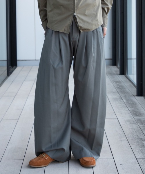 スラックス 別注 2TUCKED CURVED LEG TROUSERS メンズの画像
