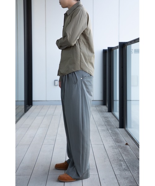 スラックス 別注 2TUCKED CURVED LEG TROUSERS メンズの画像