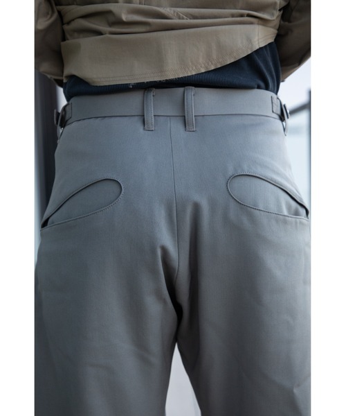 スラックス 別注 2TUCKED CURVED LEG TROUSERS メンズの画像