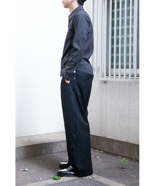 スラックス 別注 2TUCKED CURVED LEG TROUSERS メンズの画像