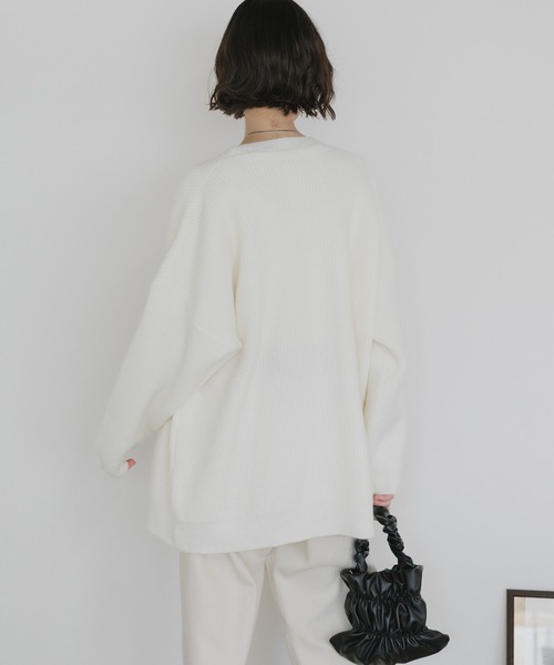 タスマニアウールニットVネックカーディガン、ホワイト AO2 カーディガン Wool Knit V-Neck Cardigan / ウール ニット Vネック