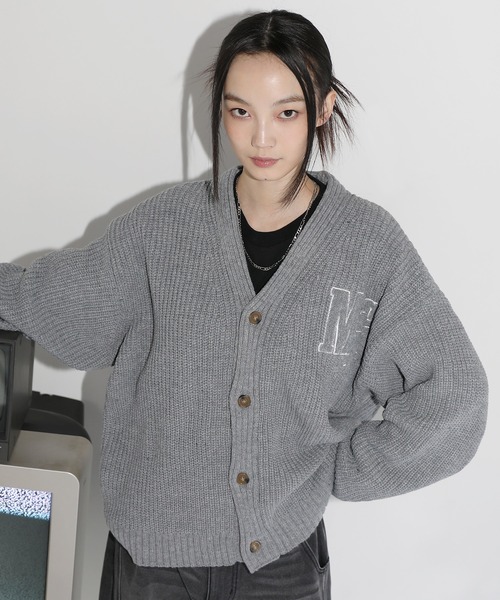ロッサ　刺繍デザイン 長袖カーディガン グレー AMBIDEX Store △数字刺繍 Vカーディガン(F グレー): l'atelier