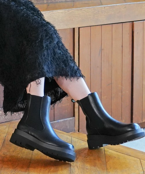 美品　アッシュ　サイドゴアブーツ　レザー　ブラック　トラックソール　厚底　24 AmiAmi（アミアミ） ブーツ トラックソールサイドゴアブーツ/ショート