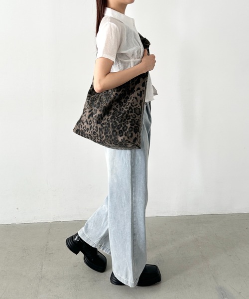 ダイハツ（DAIHATSU） タフト TAFT バックドア ガーニッシュ（メッキ