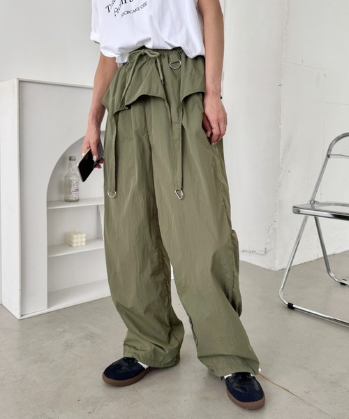 SOLLON.（ソルロン） パンツ ガーターベルトデザインナイロンパンツ