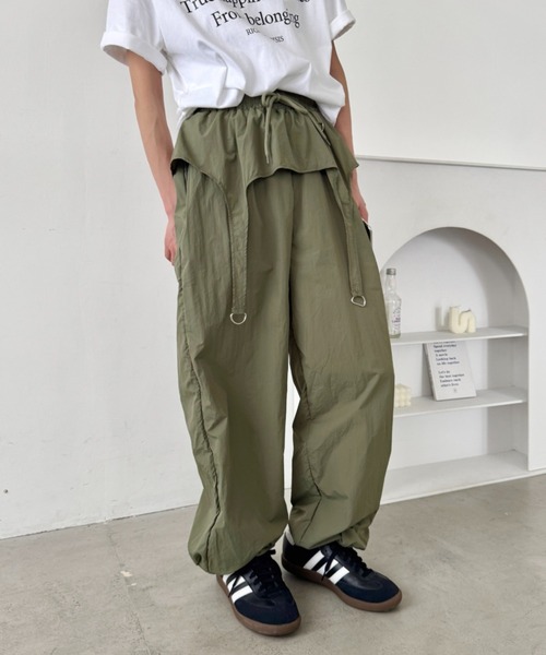 SOLLON.（ソルロン） パンツ ガーターベルトデザインナイロンパンツ