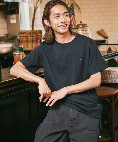 TOMMY HILFIGER（トミー・ヒルフィガー） tシャツ 「オンライン限定