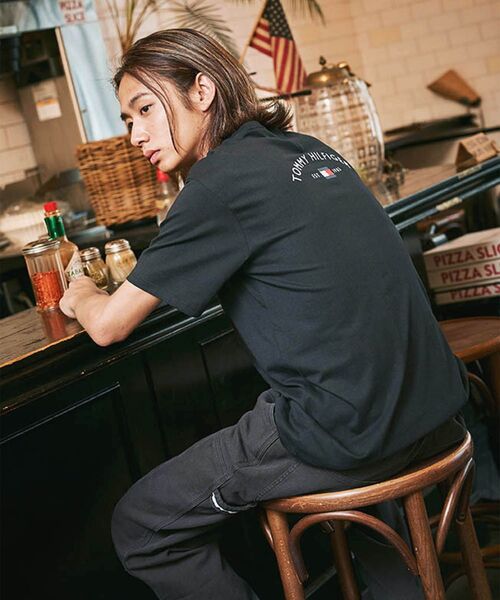 TOMMY HILFIGER（トミー・ヒルフィガー） tシャツ 「オンライン限定