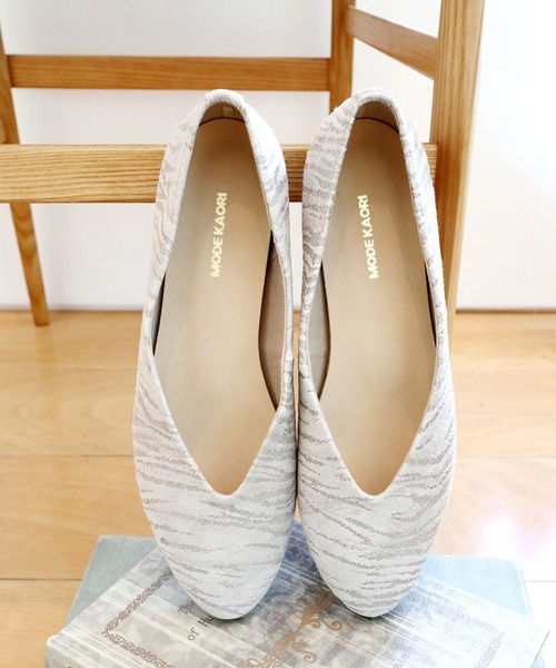 MODE KAORI（モードカオリ） パンプス Vカット レザーフラットシューズ