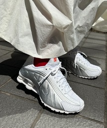 ナイキ ショックス R4 ウィメンズシューズ NIKE（ナイキ） スニーカー 「NIKE」AR3565-101 ウィメンズ ショックス