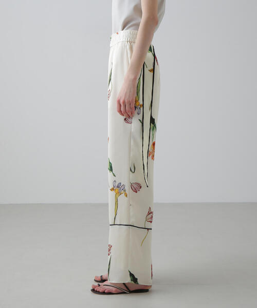 ADORE（アドーア） パンツ ピクトリカルブックプリントパンツ