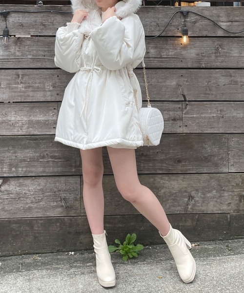 ホワイト ファー付き レディースウェア one way（ワンウェイ） ファー付きリボン中綿ダウンコート レディース