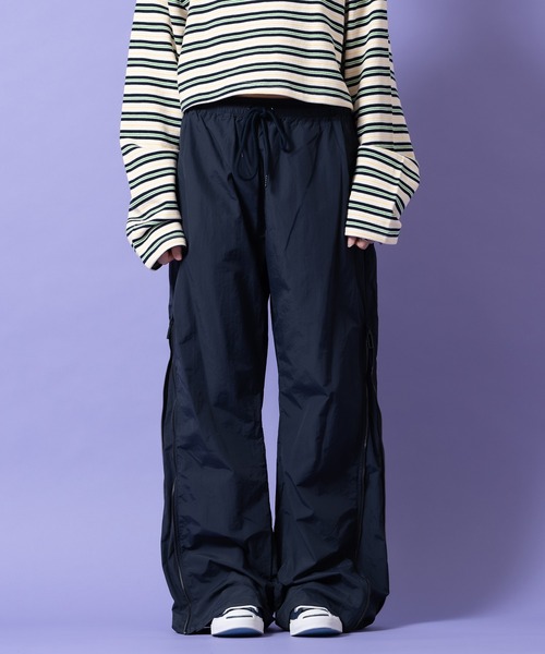 パンツ a.p.o.v. サイドジップ変形ワイドフレアナイロントラックパンツ