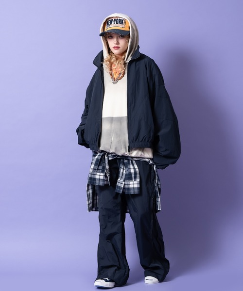 パンツ a.p.o.v. サイドジップ変形ワイドフレアナイロントラックパンツ