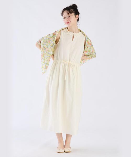 「To b. by agnes b.」 ノースリーブワンピース 36 ホワイト系その他 レディースの画像