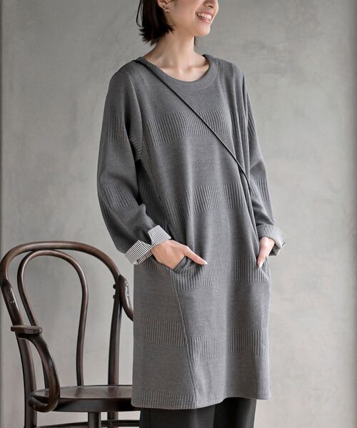 ヨーガンレール、ランダムボーダー身幅たっぷりチュニック ブルーグレー ヨーガンレール、ランダムボーダー身幅たっぷりチュニック ブルー