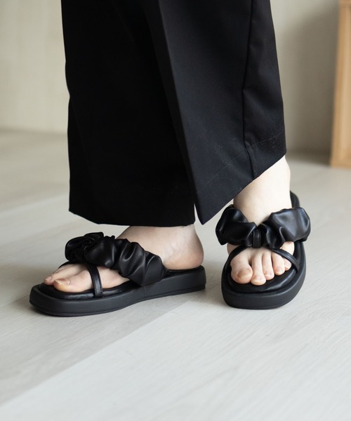 uni's room■3color ワイドツイストサンダル SS-SS24-32 ワイドスクエアストラップサンダル[AA45-2HS003]｜URBAN