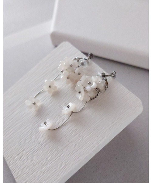 イヤリング 「推しに愛されるアクセサリー」こぼれる小花の2wayイヤリング（サージカルステンレス）(MA) レディース メンズ_2