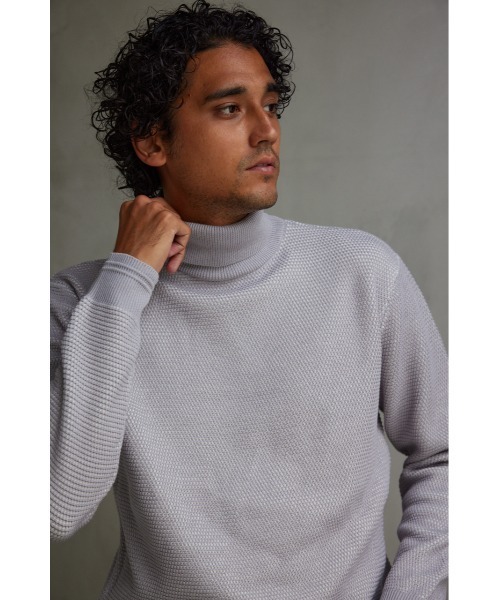 SHISHIKUI ベージュ タートルネックニット THE SHISHIKUIの新店舗が1/8に南青山にオープン✨ それに先駆け お邪魔