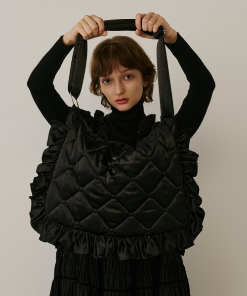極美品⭐ VIP ⭐限定 黒のキルティングレザーショルダーバッグ PERNA（ペルナ） ショルダーバッグ バッグ まくらキルティング