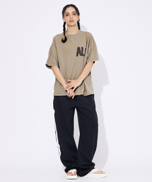 「REMI RELIEF」 半袖Tシャツ M グレイッシュベージュ メンズの画像2