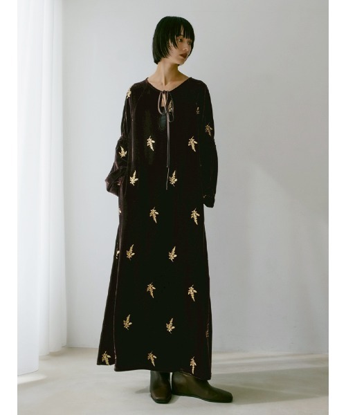 sahara（サハラ） ワンピース Velour Embroidery Shirring Sleeve