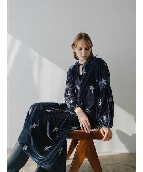 sahara（サハラ） ワンピース Velour Embroidery Shirring Sleeve