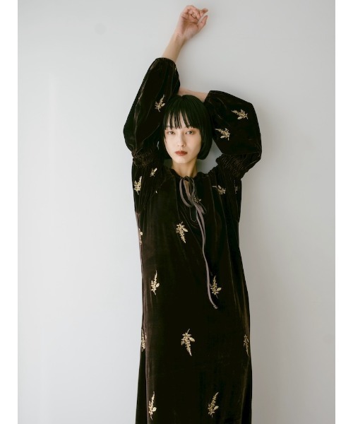sahara（サハラ） ワンピース Velour Embroidery Shirring Sleeve