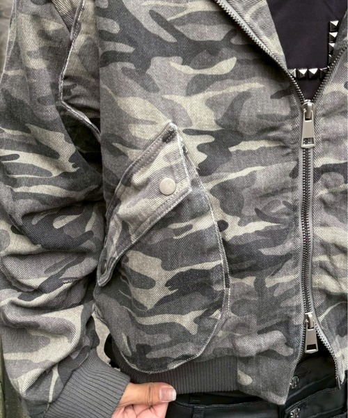ブルゾン アウター 「Never mind the XU」camouflage zip up jacket